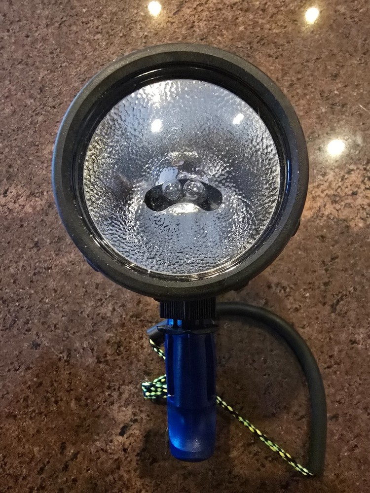 UK Underwater Kinetics C8 Sunlight Xenon Dive Light in Blue