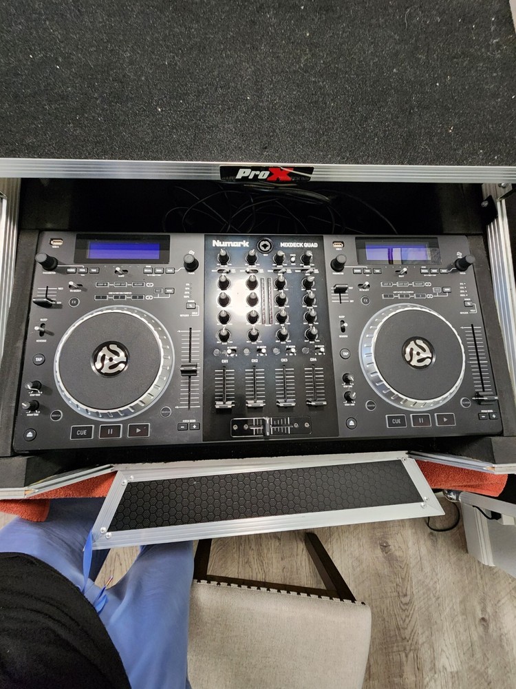 Numark Mixquad Dj Controller With Case