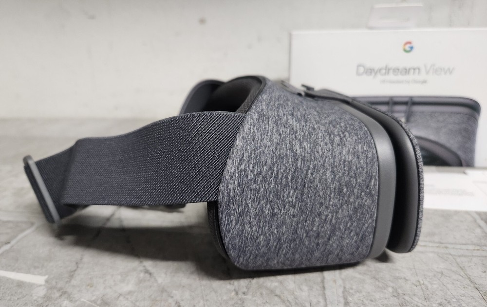 Google Daydream View Virtual Reality Headset USED