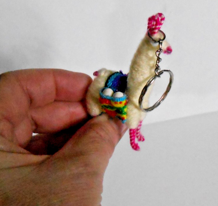 Peruvian Andes White Llama Key Ring (Per-027)