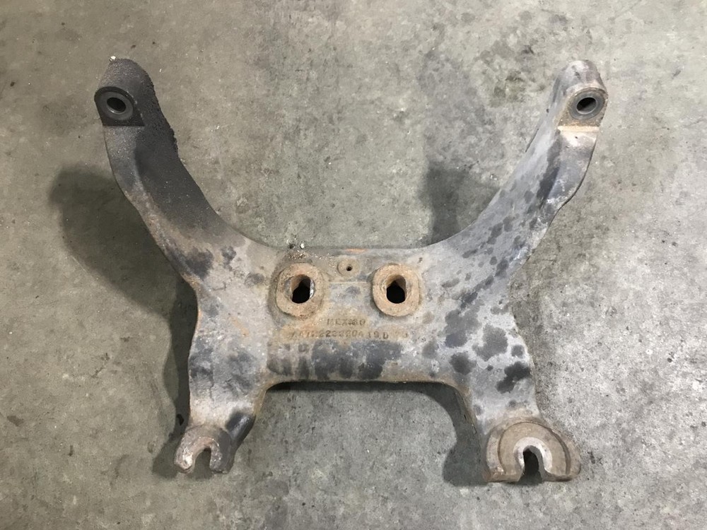 Detroit DD13 Engine Mount - Used