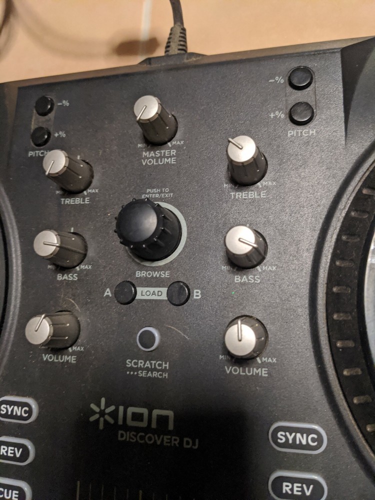 Ion Discover DJ Computer DJ System Dual Turntable USB Controller Scratch MP3s