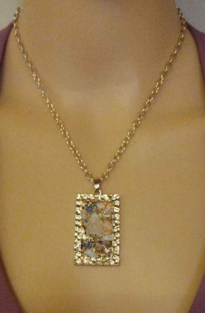 Stunning Quartz Pendant Necklace 1.5" H