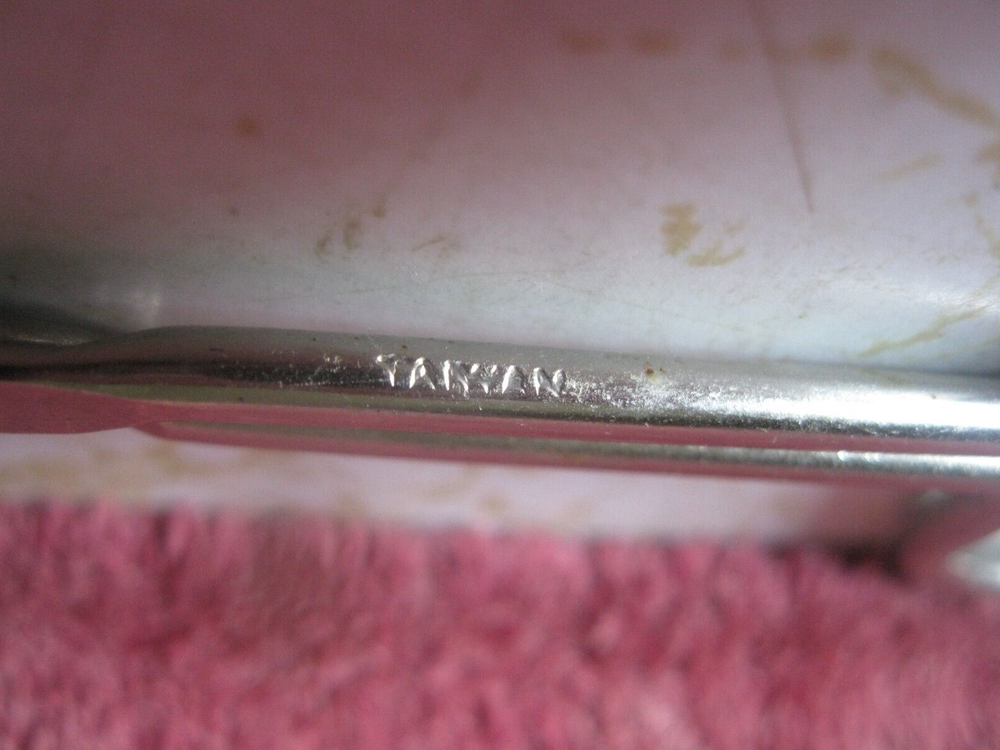 VINTAGE TAIWAN SCISSORS 4 3/4" LONG