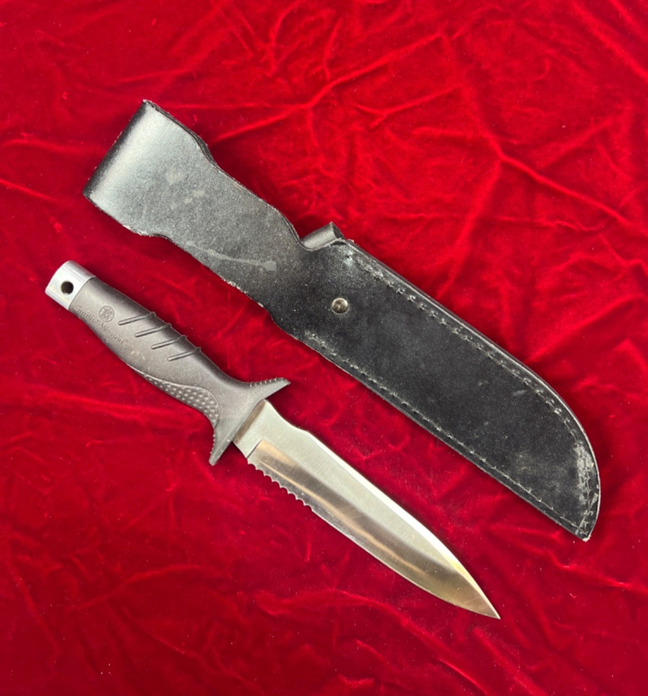 Smith & Wesson S&W SW960 Fixed Blade Dagger Knife with Sheath