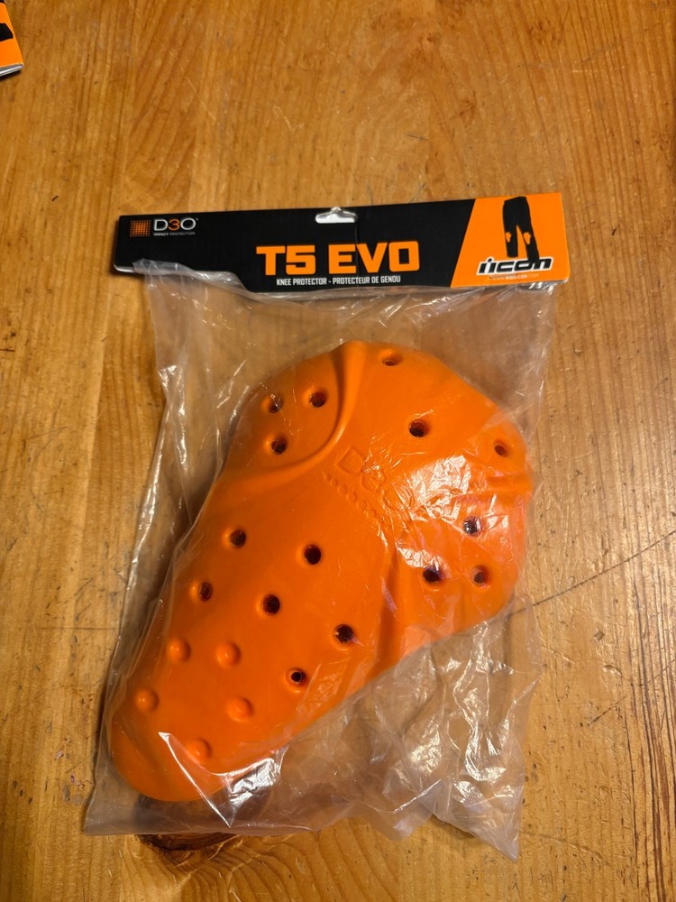 Icon T5 Evo Knee Pads - D30