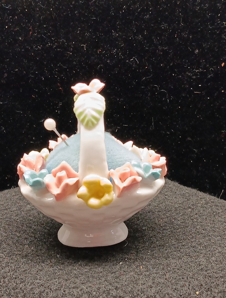 vtg pin cushion basket