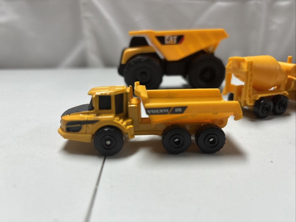 6 Construction Toy Vehicles ￼