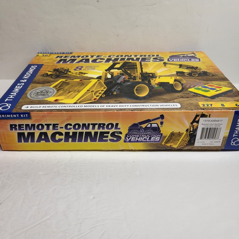 Thames & Kosmos Remote Control Construction Vehicles – 8 Models, 227 Pieces