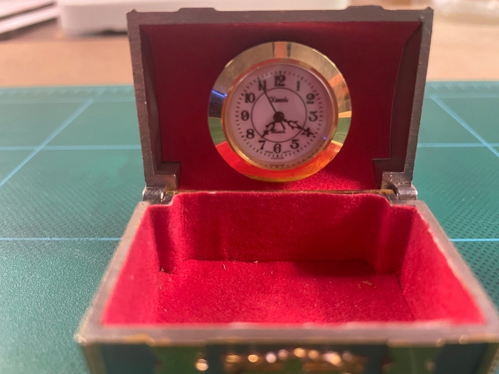 Xanadu mini treasure chest clock untested