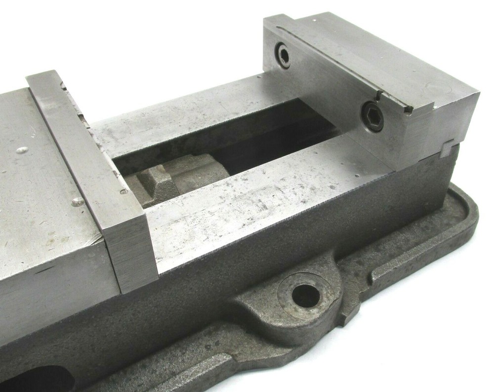 KURT ANGLOCK 6" MILLING MACHINE VISE w/ JAWS - #D60