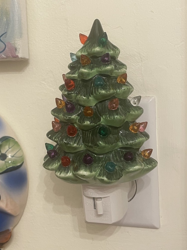 CERAMIC NIGHT LIGHT CHRISTMAS TREE LIGHTS 5” PLUG IN WALL