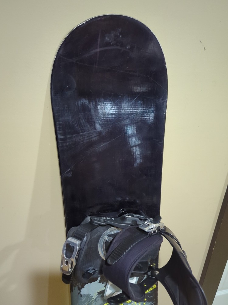 Morrow snowboard 138cm with rossignol bindings size Small.