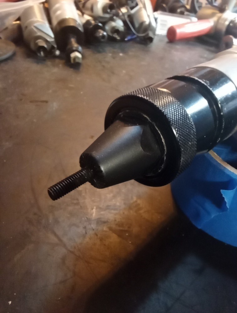 Sherex Rivnutter Gun. B11820