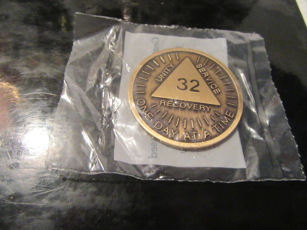 Alcoholics Anonymous AA 32 Year Sunshine Bronze Medallion Token Chip coin