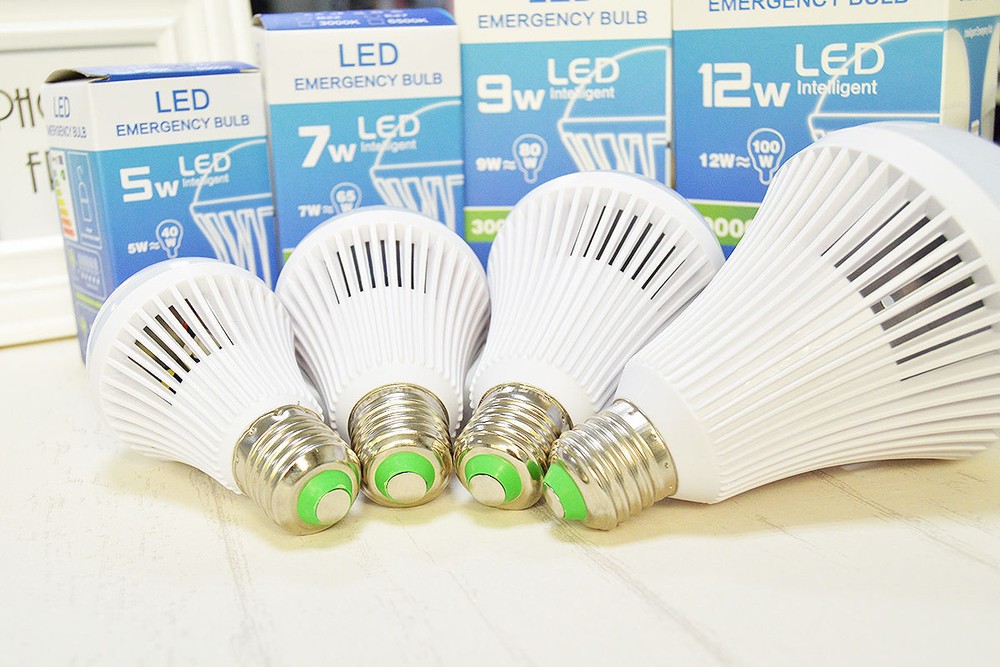 LED E27 Energy Saving Rechargeable Intelligent Light Bulb Lamp Emergency Lights