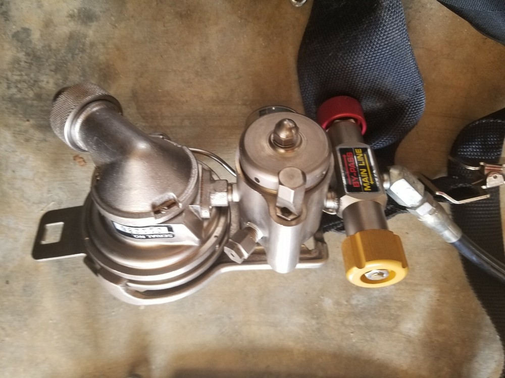 GLOBE GUARDIAN * Firefighter Oxygen Regulator & O2 Tank Pack Harness * w/ Case