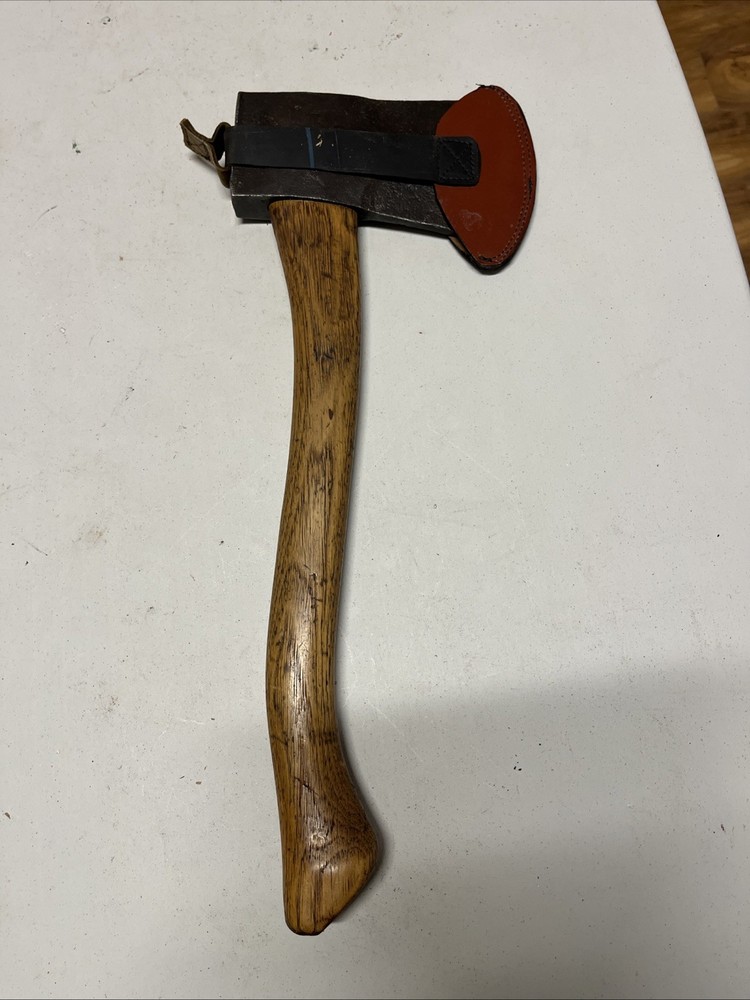 Vintage Hatchet. Unbranded. Axe. H-102