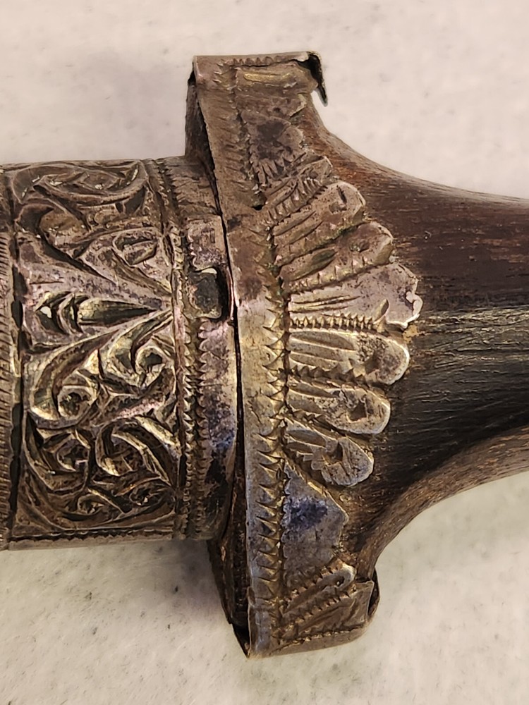 Finely made Silver Mounts, Antique Middle Eastern Koumya Dagger