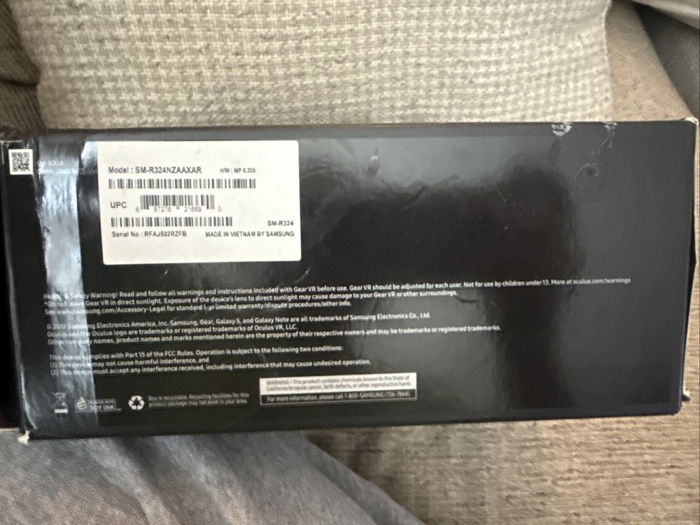 Samsung Gear VR with Controller Powered by Oculus with Original Box SM-R324