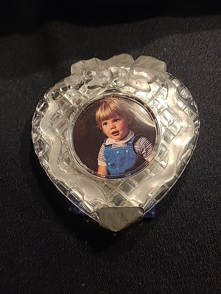 Mikasa Christmas Heart Shaped Small Frame