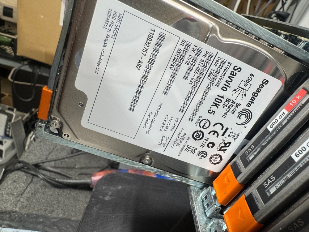 EMC SAE 25 Slot Array Storage Expansion w/ 2x PWS 2x 6Gb SAS Controller