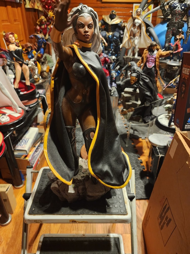 X-MEN SIDESHOW STORM PREMIUM FORMAT STATUE  A