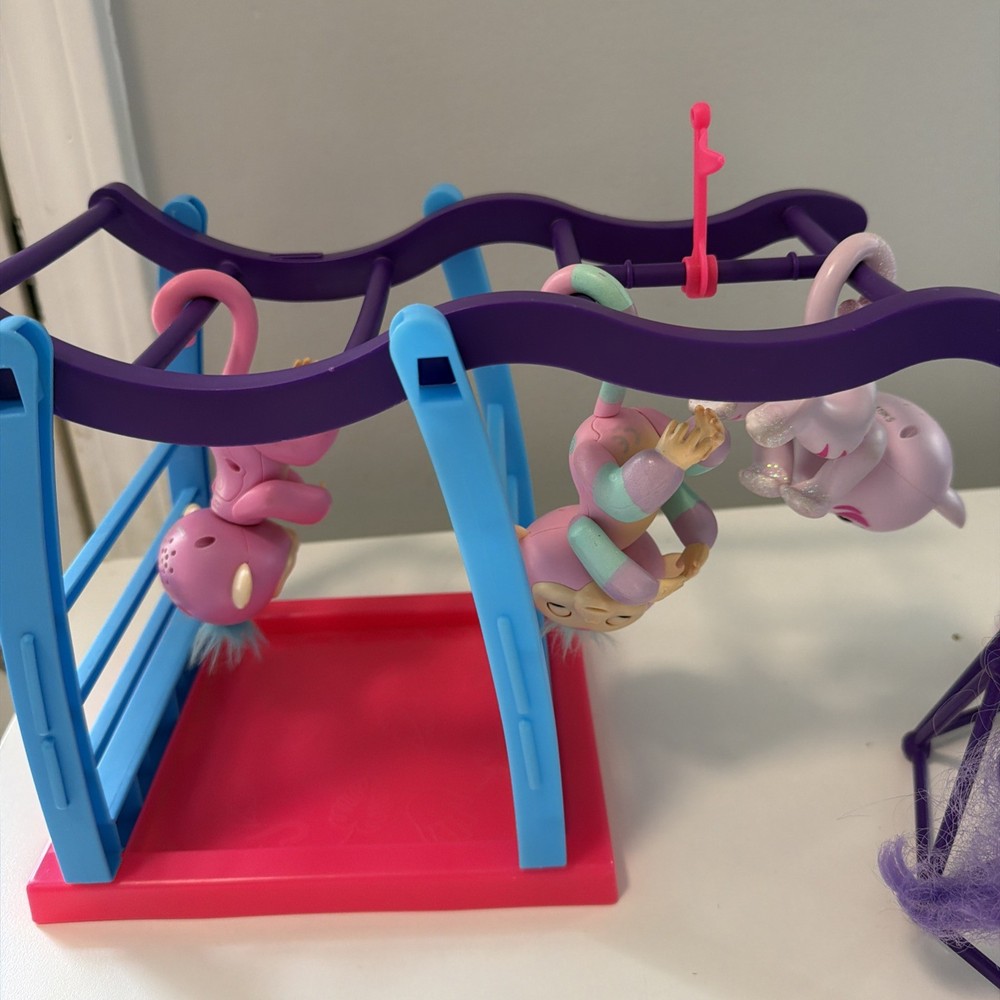 Fingerlings Monkey Bars Playset with 5 Large Working