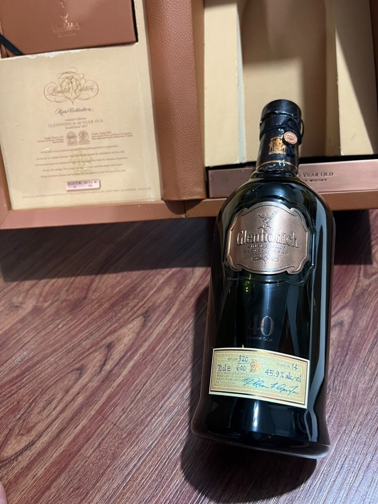 Empty bottle Glenfddich 40 Year