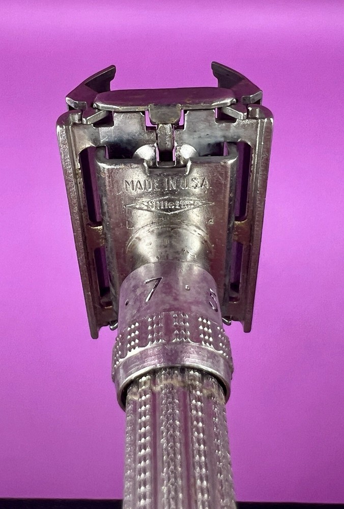 GILLETTE MENS 2 SIDED SAFTY ADJUSTABLE RAZOR. U. S. A.