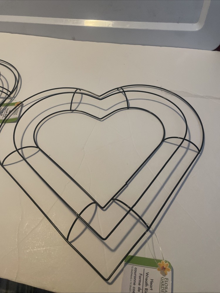 Metal Wreath Frame Hart Hollow Wire