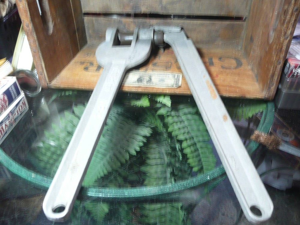 Pipe-Tytes MP4 1 3/8" hole puncher