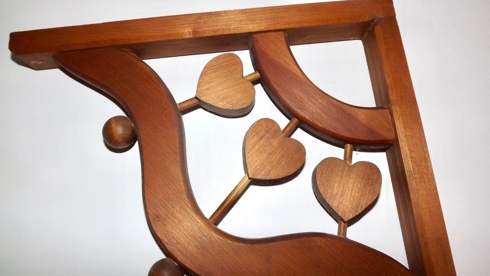 TWO CORBEL PINE CORNER BRACKETS
