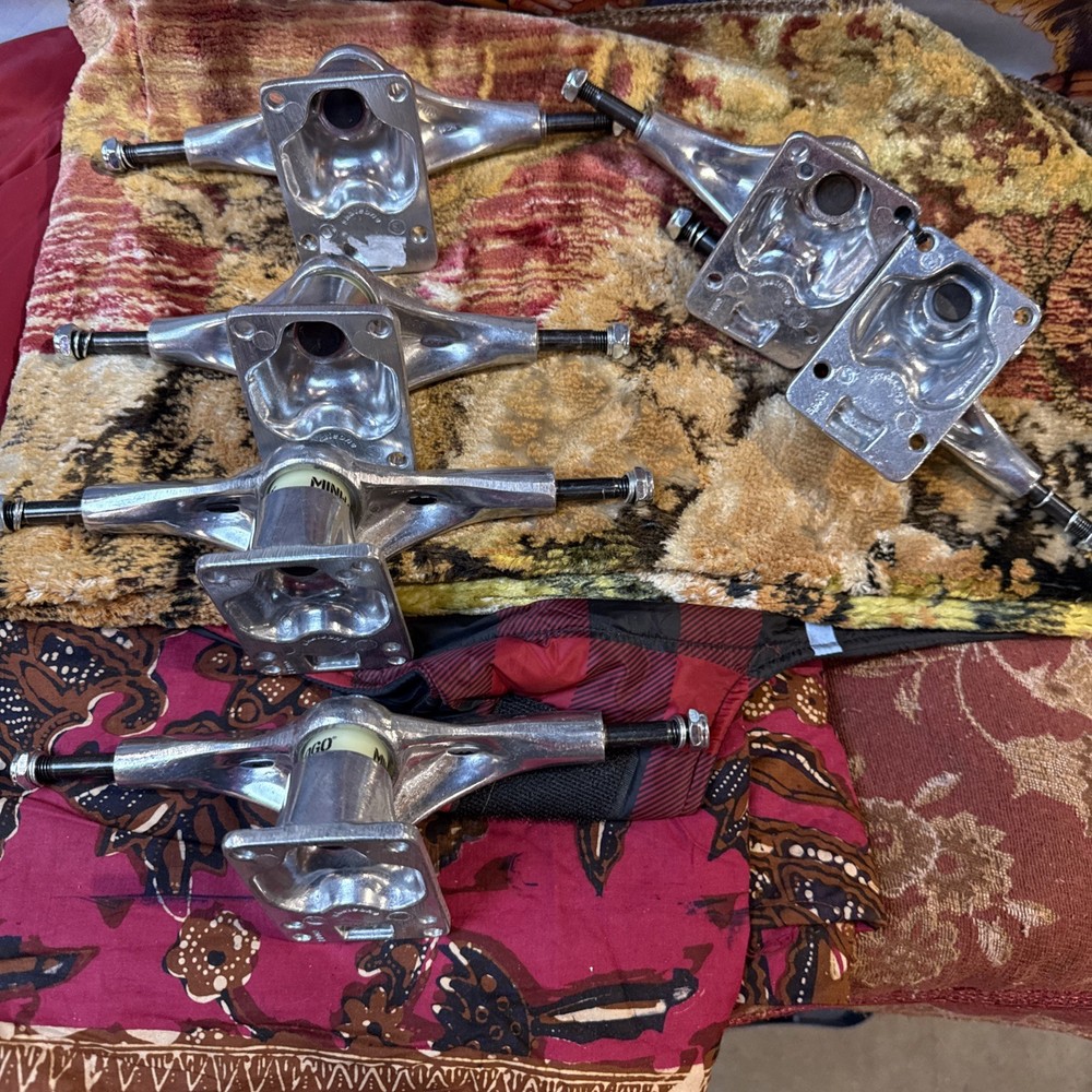 Mini-Logo Skateboard Trucks Lot.