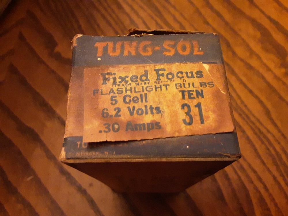 Type 31 FLASHLIGHT BULB 6.2 Volt .30 Amps 8pcs NOS