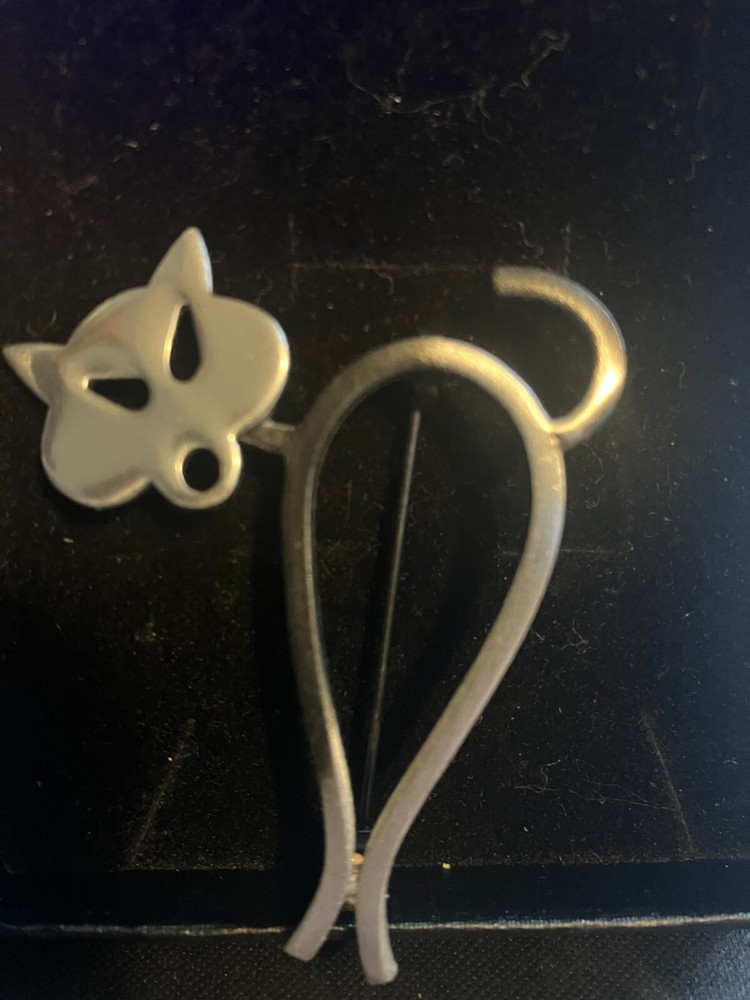 Cute Cat Goldtone Pin