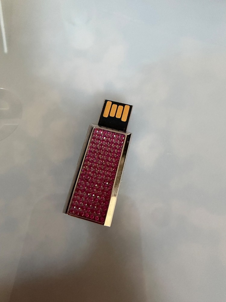 Swarovski Active Crystals USB flash drive (8GB capacity)