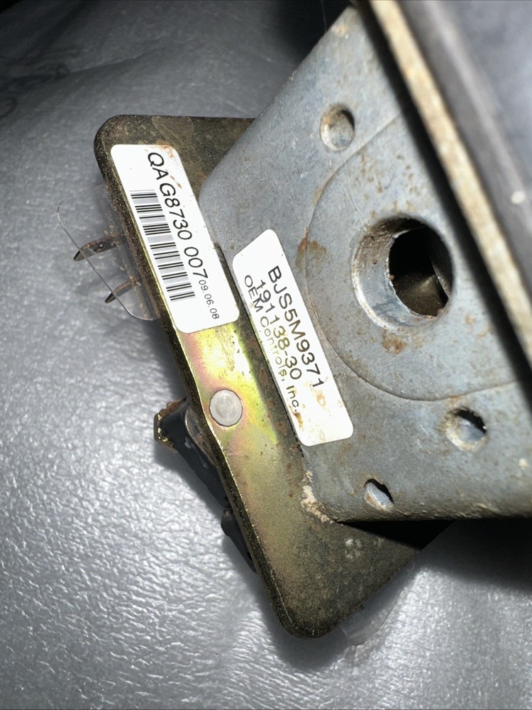 OEM CONTROLS BJS5M9371 ELECTRONIC JOYSTICK CONTROLLER 4 WAY