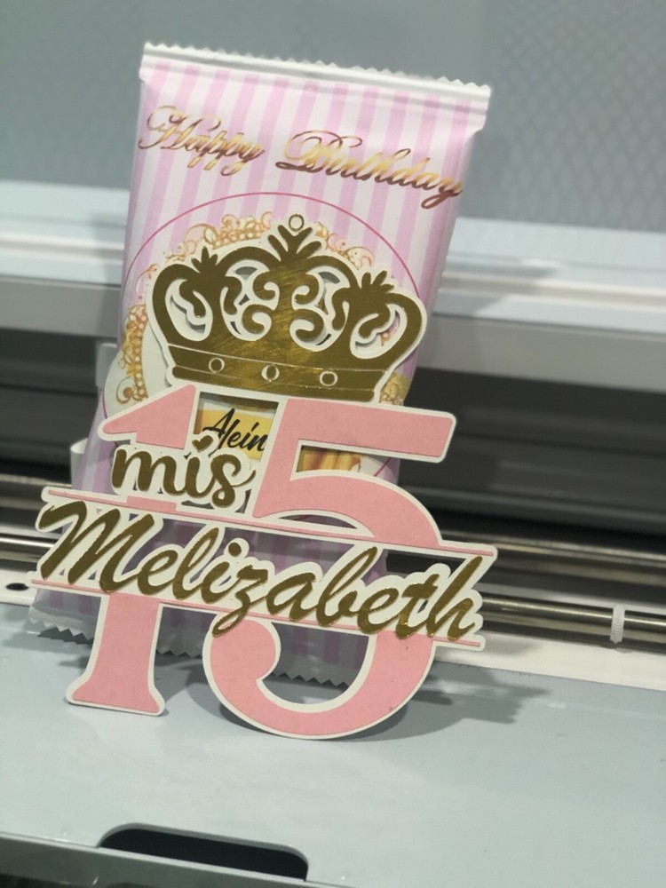 Top cake personalized with your own name 