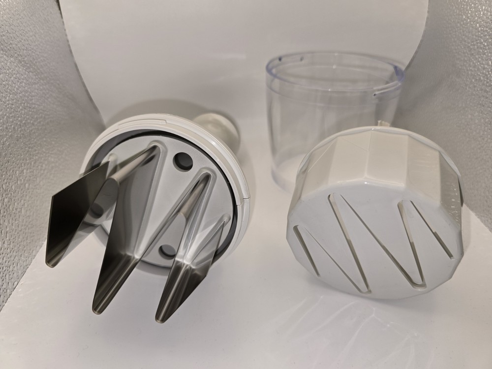 Pampered Chef Push Function Food Chopper - White