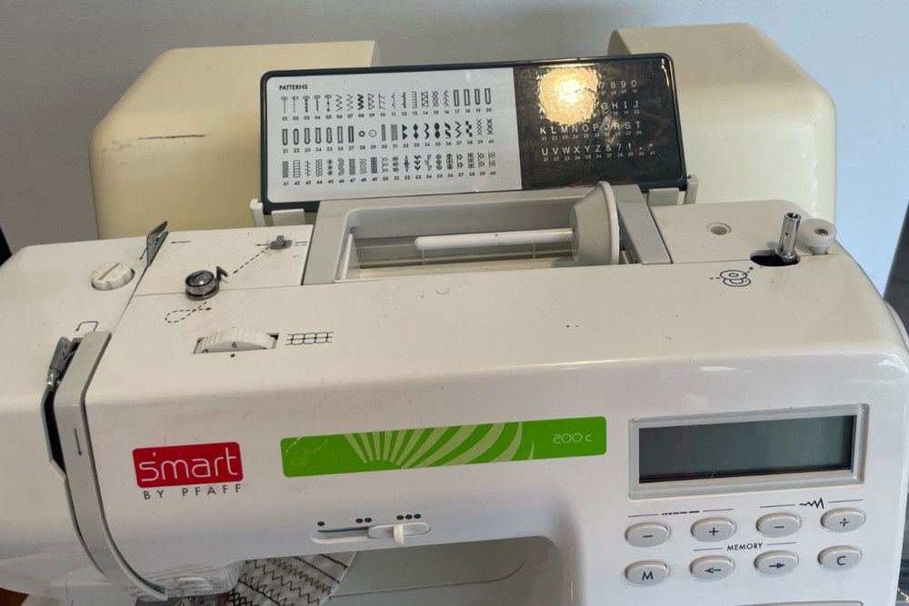 Pfaff Smart 200c Computerized Sewing Machine – 40 Stitches