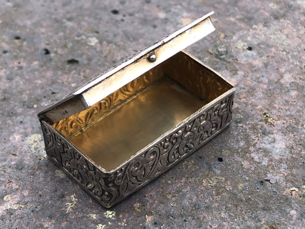 Gorgeous Solid Silver Snuff/Trinket Box by NB Sheffield 1975