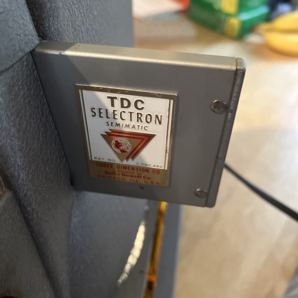 TDC SELECTRON SEMIMATIC HEADLINER 303 WITH CASE PROJECTOR with Instructions