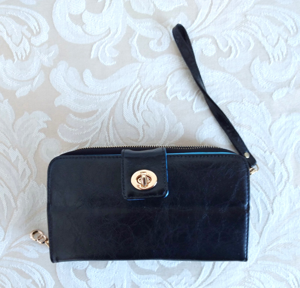 BLACK & BLUE WRISTLET PURSE