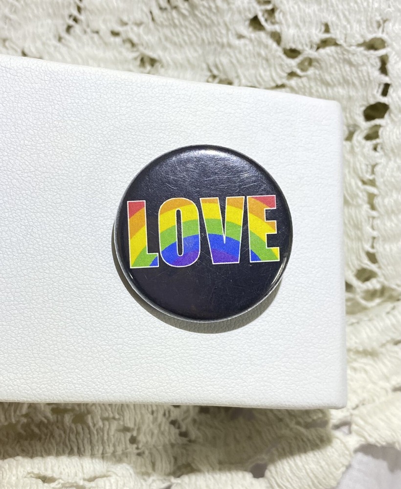 LOVE  pin button