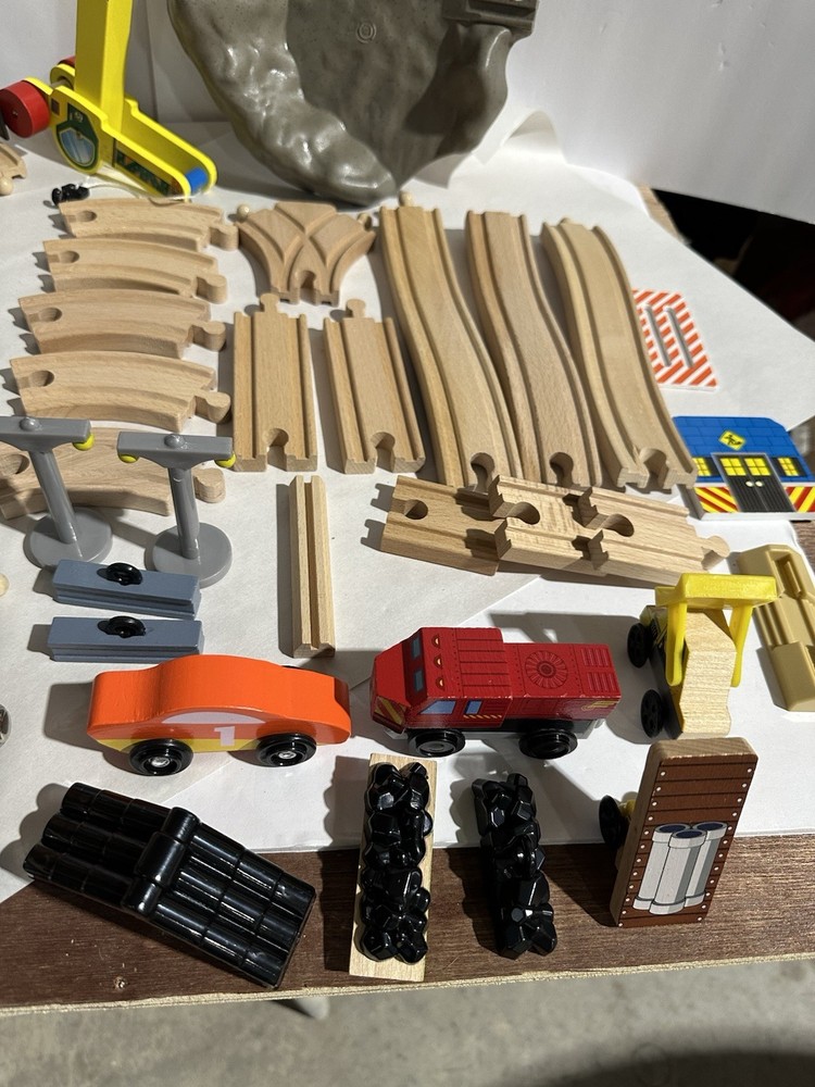 Bucket Top Const Train Set ( Partial ) 8 Pieces Missing