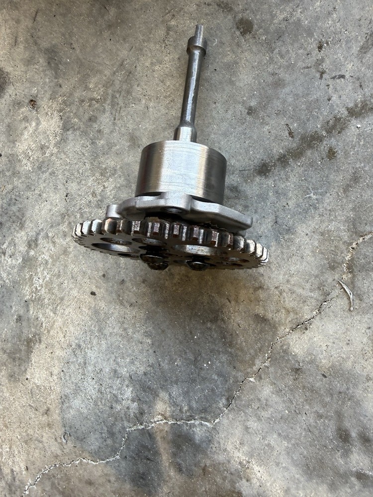 06-10 Engine Internal Oil Pump