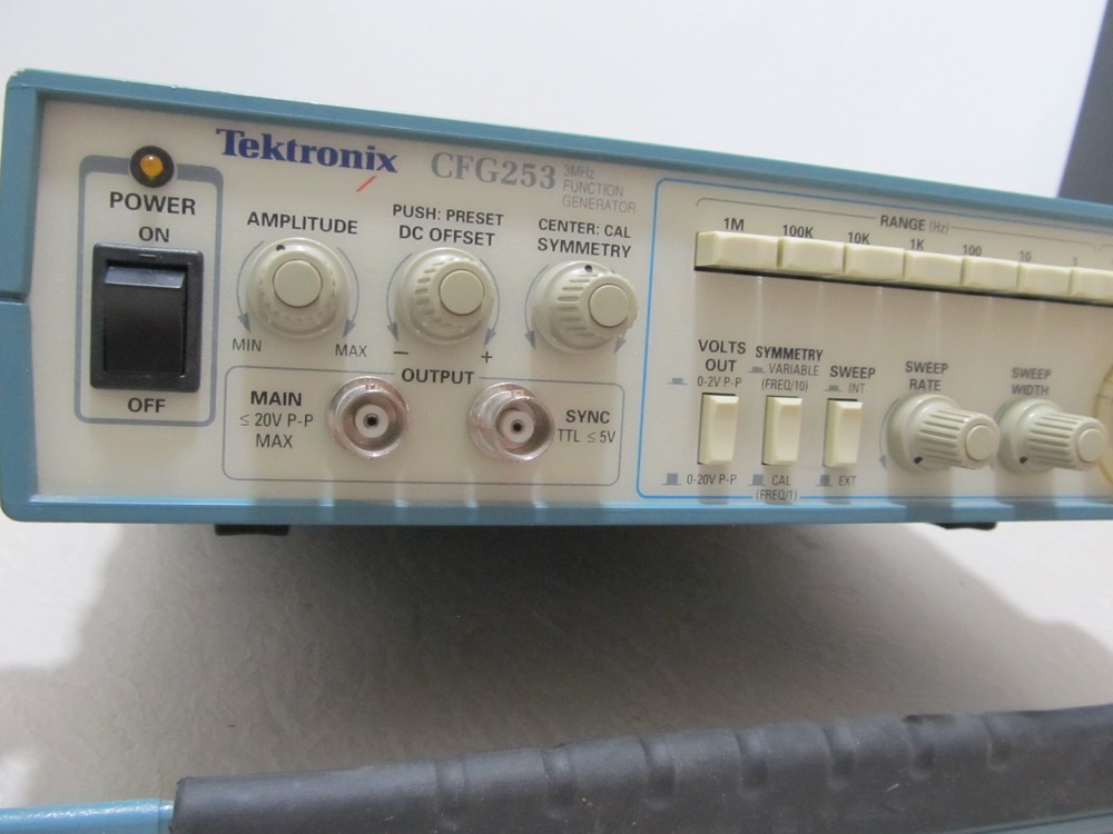 Tektronix CFG253 3MHz Function Generator