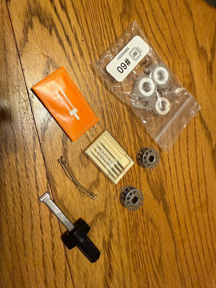 Antique 1938 Singer Sewing Machine/Accessories