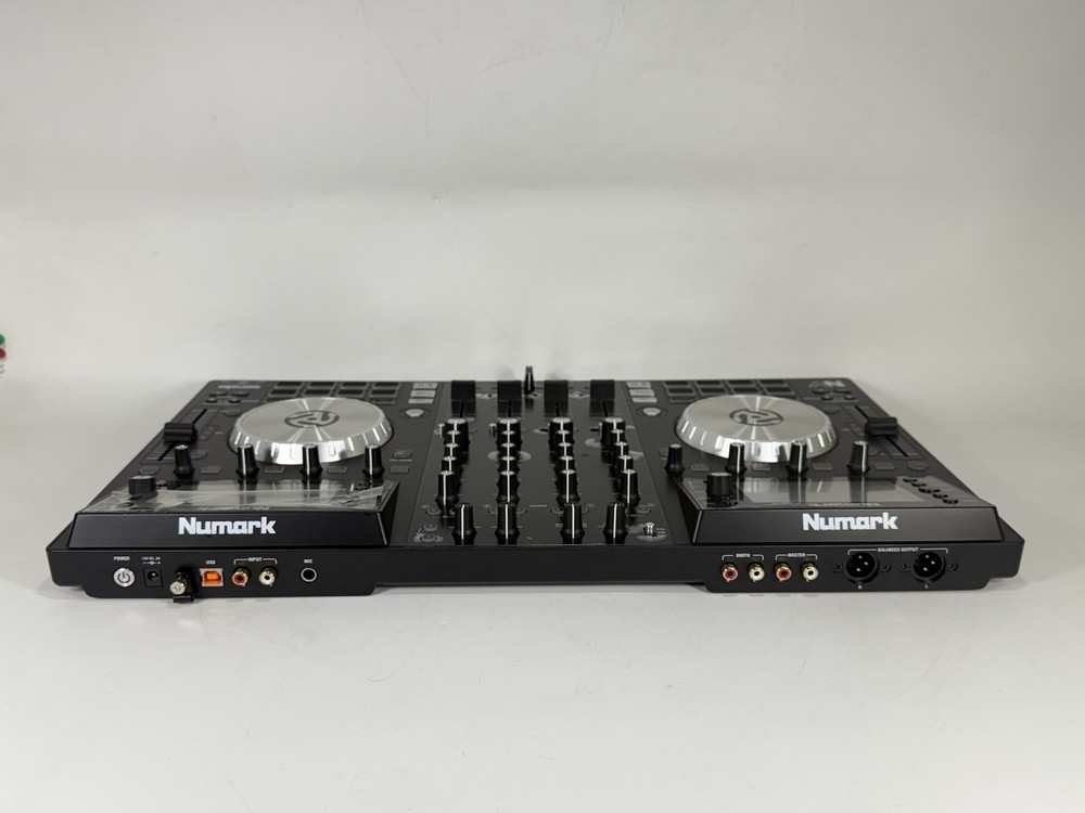Numark NV 4-Channel Dual-Display Serato DJ Controller - Tested / Working
